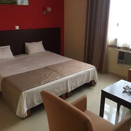 White Palace Hotel أنتاناناريفو المظهر الخارجي الصورة