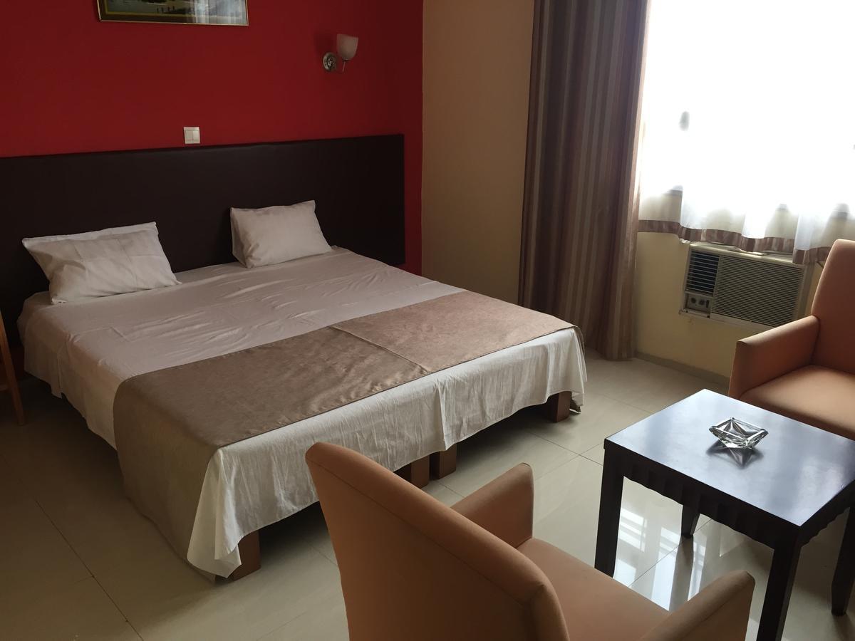White Palace Hotel أنتاناناريفو المظهر الخارجي الصورة