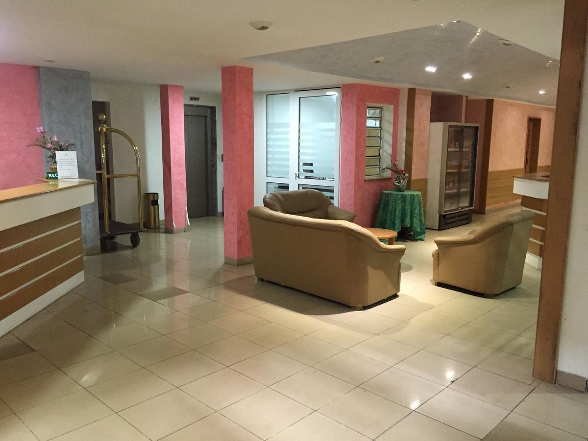 White Palace Hotel أنتاناناريفو المظهر الخارجي الصورة