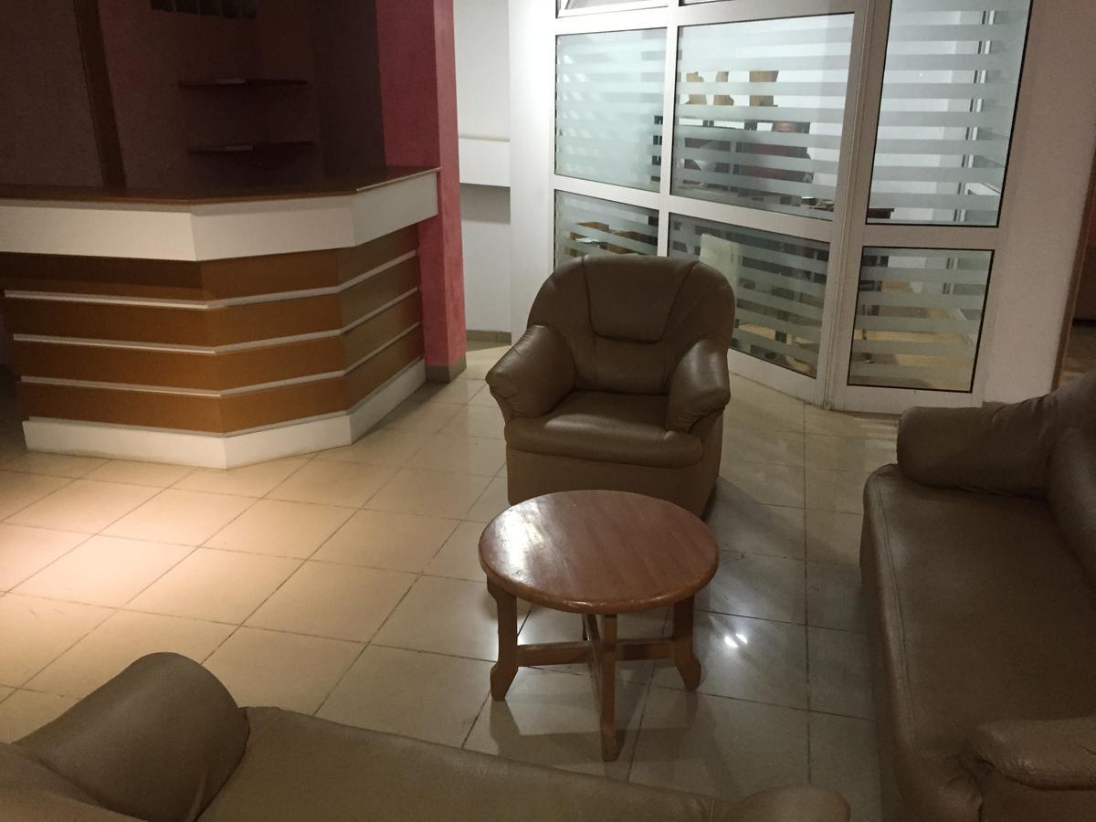 White Palace Hotel أنتاناناريفو المظهر الخارجي الصورة