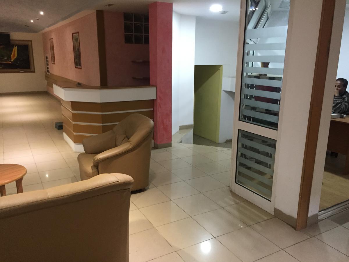 White Palace Hotel أنتاناناريفو المظهر الخارجي الصورة