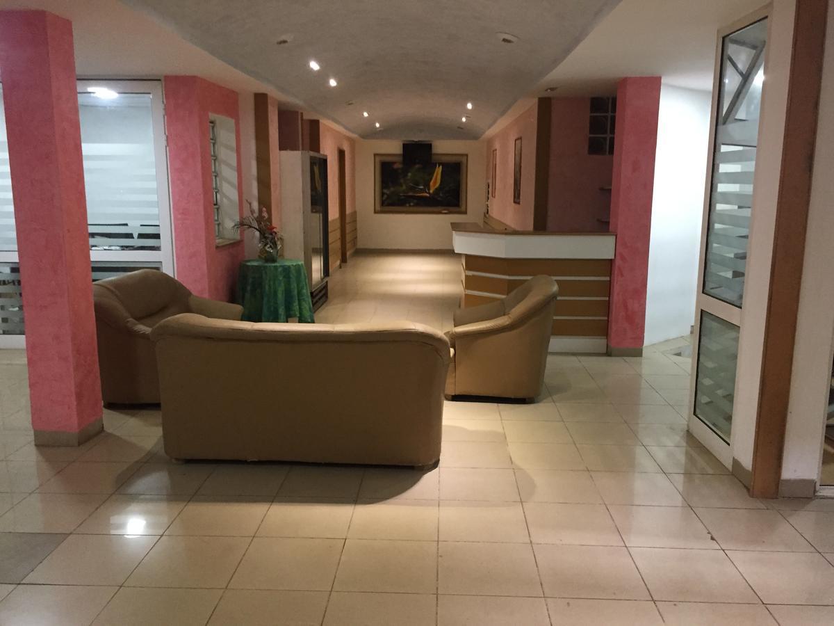 White Palace Hotel أنتاناناريفو المظهر الخارجي الصورة