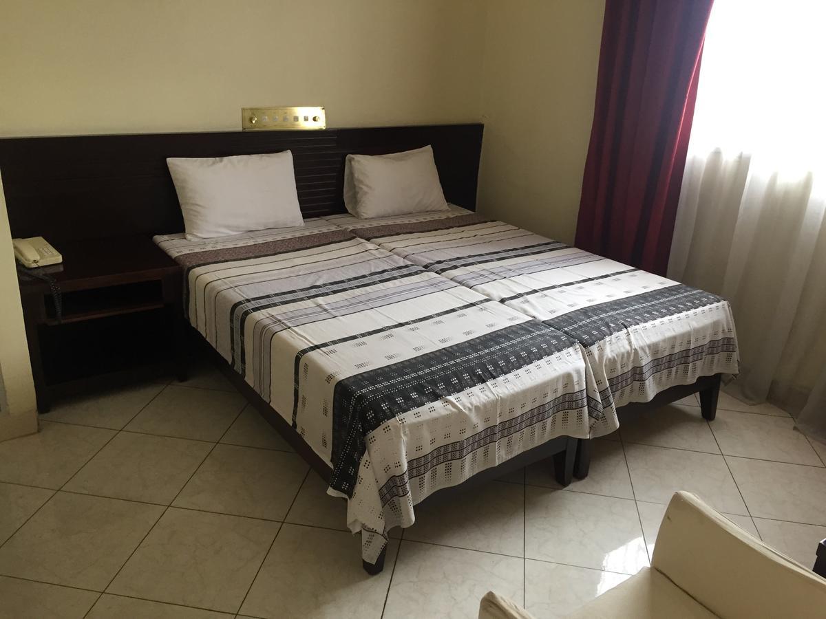 White Palace Hotel أنتاناناريفو المظهر الخارجي الصورة